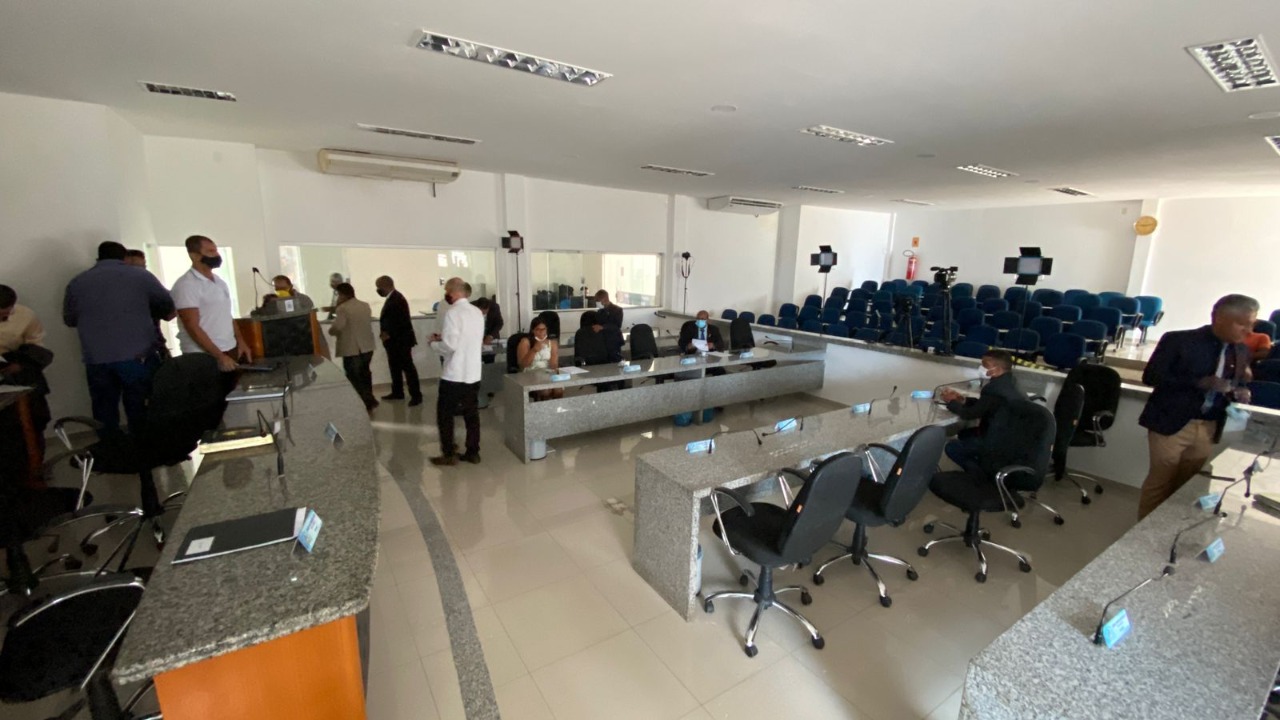 Falta de energia impede realização da sessão na CMJ