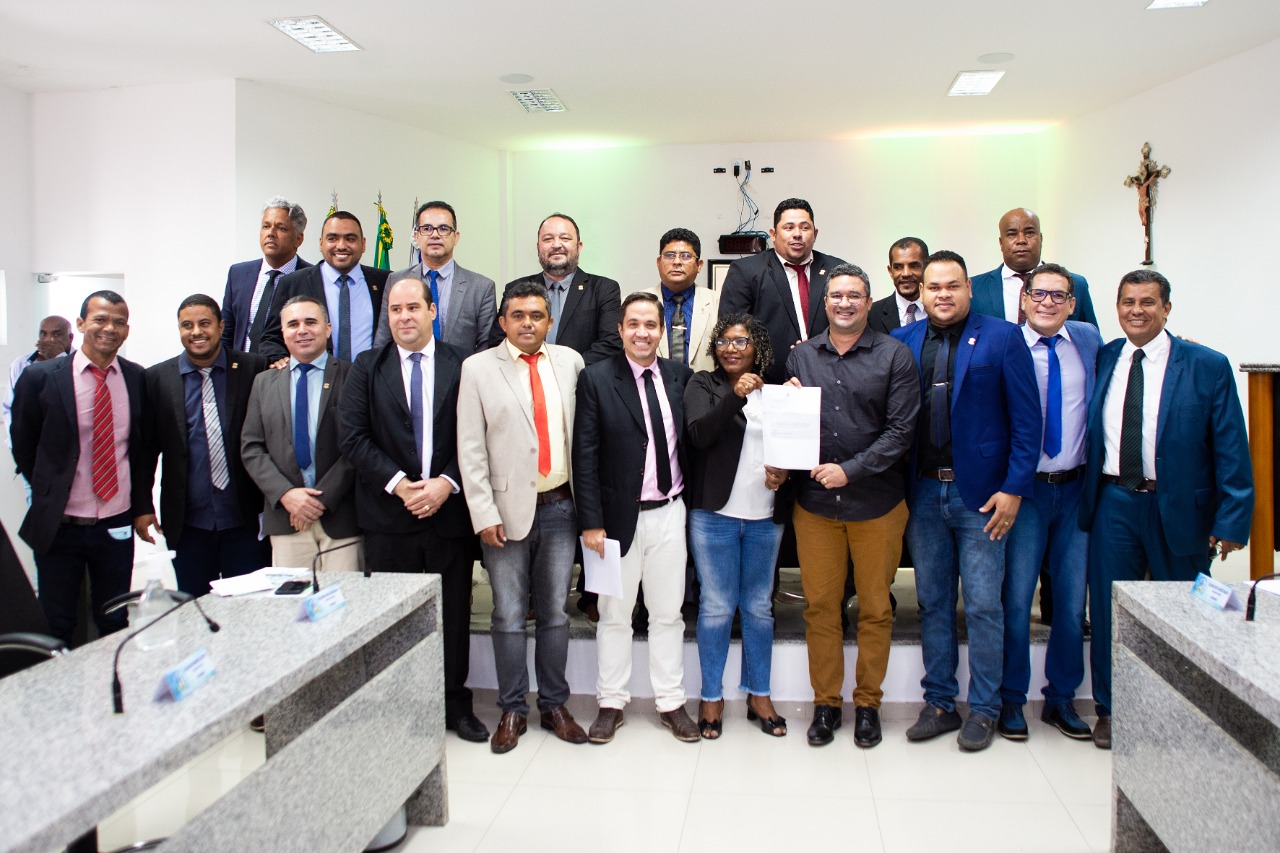 Ivete Sangalo recebe a Comenda Manuca Almeida dos vereadores de Juazeiro