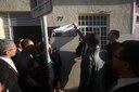 Vereadores e professores desceram a placa